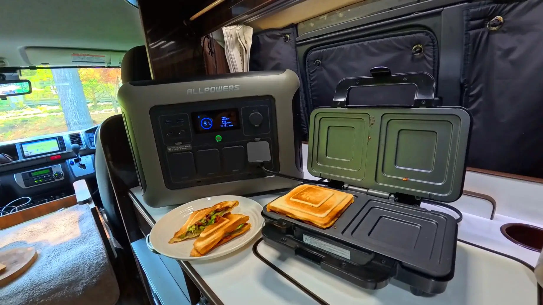 Une centrale électrique portable peut-elle faire fonctionner une machine à sandwich ?