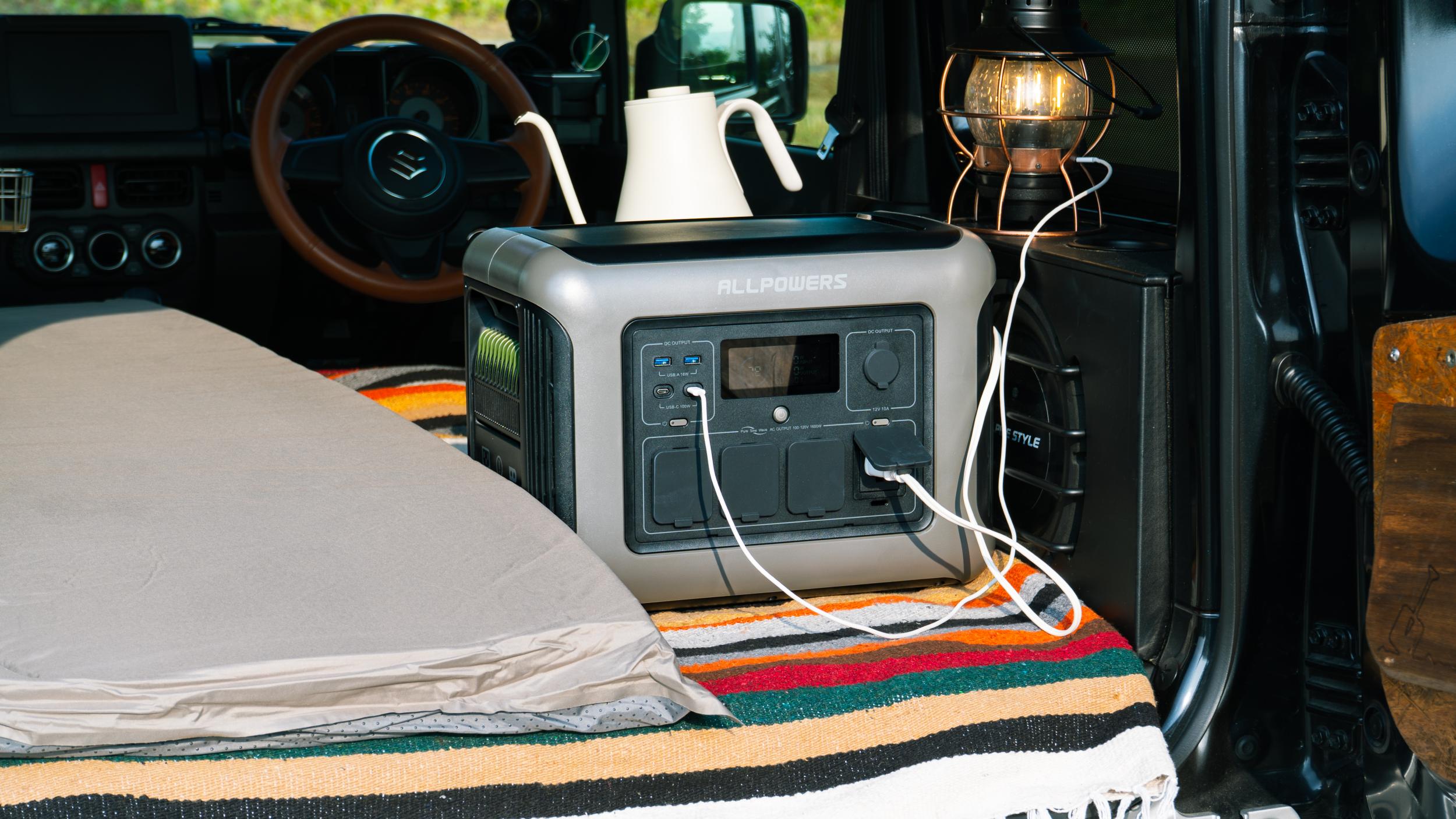 Puis-je utiliser une centrale électrique portable pendant qu'elle est en charge